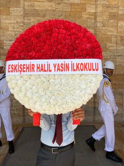 Anıtkabir Mozole Çelenk 3